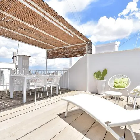 Mina's Roof Terrace: Whit Sea View Apartment Ceglie Messapica