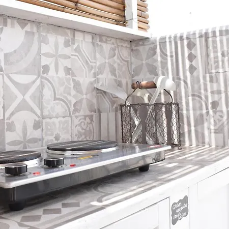 Mina's Roof Terrace: Whit Sea View Apartment Ceglie Messapica